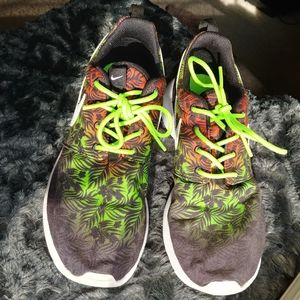 Nike roshe tropical sneakers